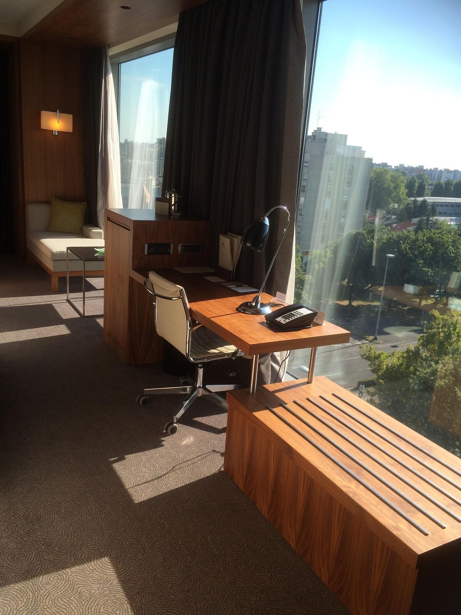 Doubletree By Hilton Zagreb Hotel Exterior photo